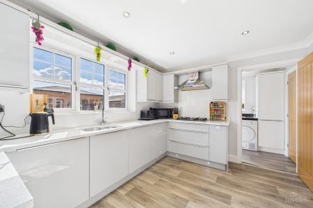 6 bedroom Detached house for sale in Huntsman Close, Goxhill, North Lincolnshire, DN19