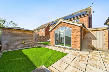 6 bedroom Detached house for sale in Huntsman Close, Goxhill, North Lincolnshire, DN19