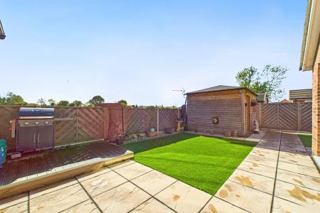 6 bedroom Detached house for sale in Huntsman Close, Goxhill, North Lincolnshire, DN19