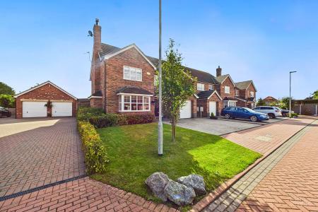 6 bedroom Detached house for sale in Huntsman Close, Goxhill, North Lincolnshire, DN19
