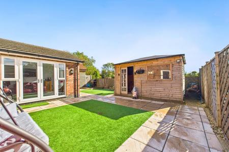 6 bedroom Detached house for sale in Huntsman Close, Goxhill, North Lincolnshire, DN19