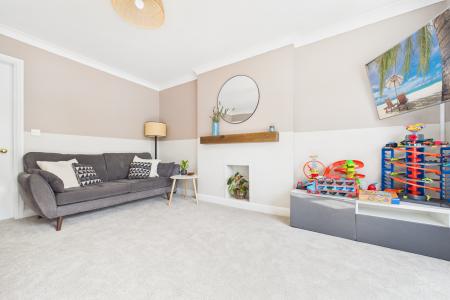 3 bedroom Semi-detached house for sale in Nightingale Close, Barton-upon-Humber, North Lincolnshire, DN18