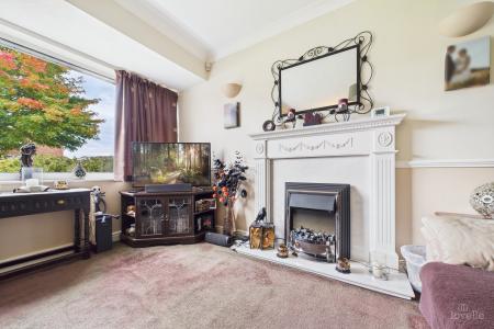 3 bedroom Semi-detached house for sale in Lodge Avenue, Barton-upon-Humber, North Lincolnshire, DN18