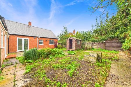 3 bedroom Detached bungalow for sale in Sluice Road, South Ferriby, North Lincolnshire, DN18