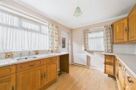 2 bedroom Semi-detached bungalow for sale in Cross Street, Barrow-upon-Humber, North Lincolnshire, DN19