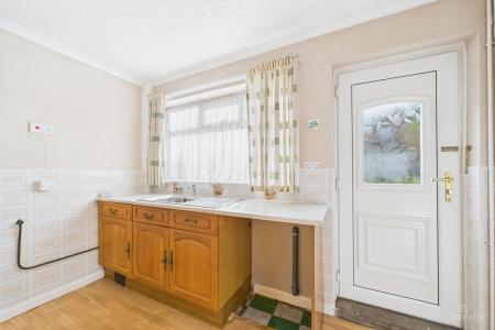 2 bedroom Semi-detached bungalow for sale in Cross Street, Barrow-upon-Humber, North Lincolnshire, DN19