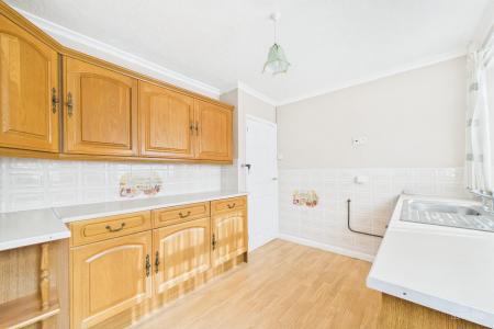 2 bedroom Semi-detached bungalow for sale in Cross Street, Barrow-upon-Humber, North Lincolnshire, DN19