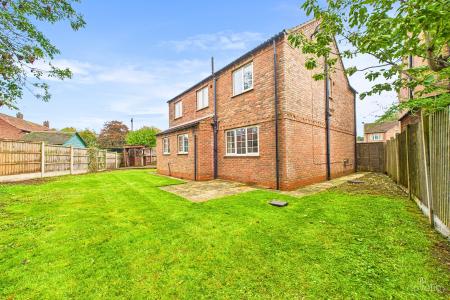 4 bedroom Detached house for sale in Hallam Close, Barrow-upon-Humber, North Lincolnshire, DN19