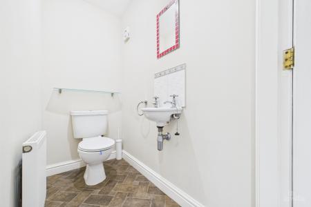 4 bedroom Detached house for sale in Hallam Close, Barrow-upon-Humber, North Lincolnshire, DN19