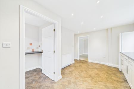 4 bedroom Detached house for sale in Hallam Close, Barrow-upon-Humber, North Lincolnshire, DN19