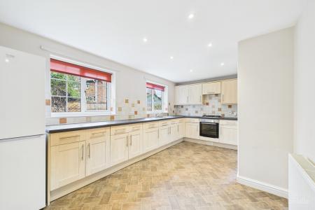 4 bedroom Detached house for sale in Hallam Close, Barrow-upon-Humber, North Lincolnshire, DN19