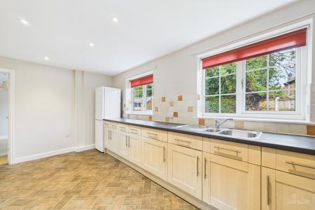 4 bedroom Detached house for sale in Hallam Close, Barrow-upon-Humber, North Lincolnshire, DN19