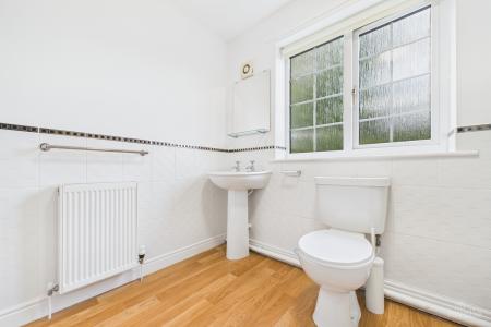 4 bedroom Detached house for sale in Hallam Close, Barrow-upon-Humber, North Lincolnshire, DN19