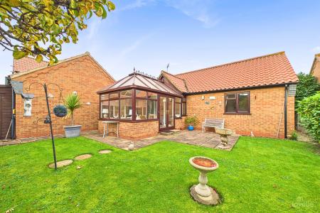 2 bedroom Detached bungalow for sale in Bramley Close, Barton-upon-Humber, North Lincolnshire, DN18