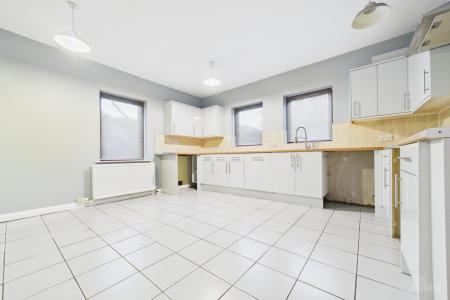 5 bedroom Detached house for sale in Newport, Barton-upon-Humber, North Lincolnshire, DN18