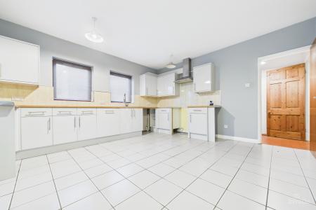 5 bedroom Detached house for sale in Newport, Barton-upon-Humber, North Lincolnshire, DN18