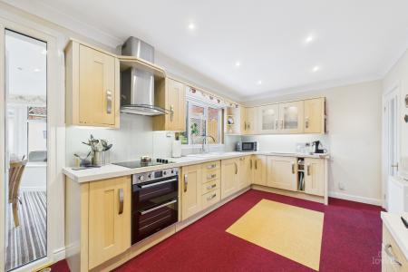 3 bedroom Detached bungalow for sale in Killicks Rise, Barton-upon-Humber, North Lincolnshire, DN18