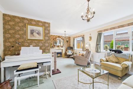 3 bedroom Detached bungalow for sale in Killicks Rise, Barton-upon-Humber, North Lincolnshire, DN18