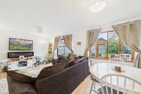 3 bedroom Semi-detached house for sale in Hawthorn Rise, Barrow-upon-Humber, North Lincolnshire, DN19