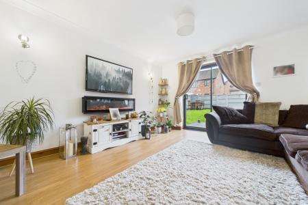 3 bedroom Semi-detached house for sale in Hawthorn Rise, Barrow-upon-Humber, North Lincolnshire, DN19