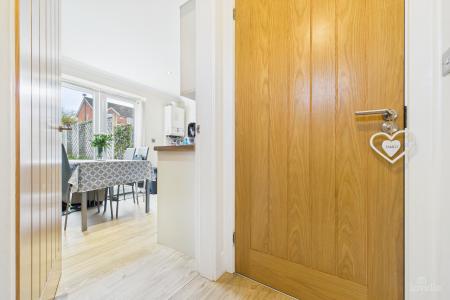 2 bedroom Semi-detached house for sale in Glanford Rise, Barton-upon-Humber, North Lincolnshire, DN18