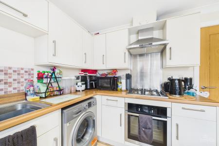 2 bedroom Semi-detached house for sale in Glanford Rise, Barton-upon-Humber, North Lincolnshire, DN18