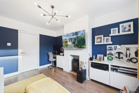 3 bedroom Semi-detached house for sale in Grange Avenue, Barton-upon-Humber, North Lincolnshire, DN18