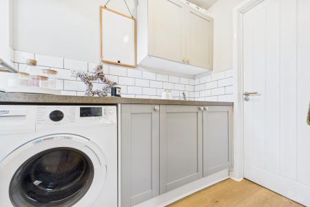 3 bedroom Semi-detached house for sale in Grange Avenue, Barton-upon-Humber, North Lincolnshire, DN18