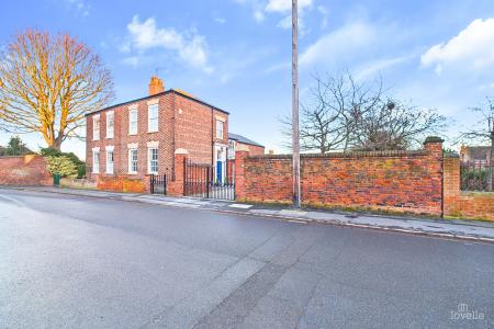 4 bedroom Semi-detached house for sale in Queen Street, Barton-upon-Humber, North Lincolnshire, DN18