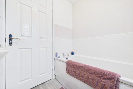 3 bedroom Semi-detached house for sale in Grange View, Winterton, North Lincolnshire, DN15