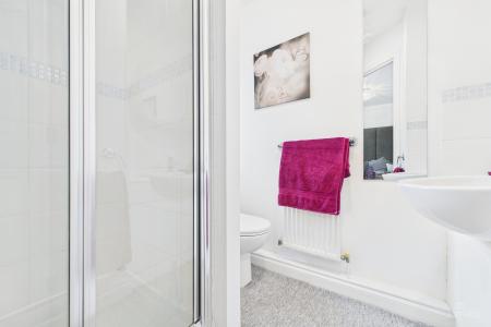 4 bedroom Detached house for sale in Riverbank Rise, Barton-upon-Humber, North Lincolnshire, DN18