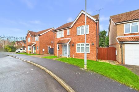 4 bedroom Detached house for sale in Riverbank Rise, Barton-upon-Humber, North Lincolnshire, DN18