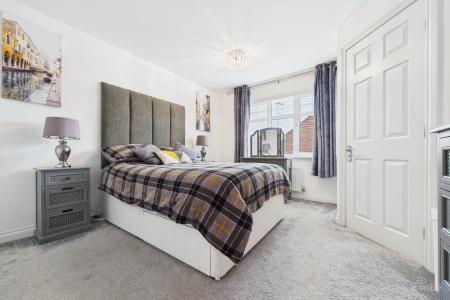 4 bedroom Detached house for sale in Riverbank Rise, Barton-upon-Humber, North Lincolnshire, DN18