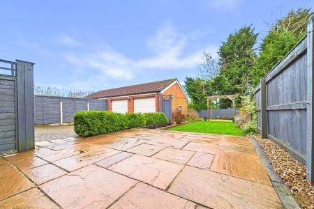 4 bedroom Detached house for sale in Riverbank Rise, Barton-upon-Humber, North Lincolnshire, DN18