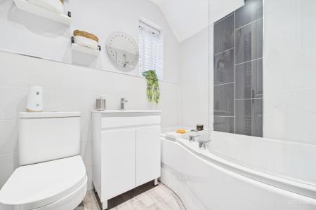 4 bedroom Semi-detached house for sale in Bayleaf Lane, Barton-upon-Humber, North Lincolnshire, DN18