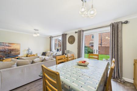 4 bedroom Semi-detached house for sale in Bayleaf Lane, Barton-upon-Humber, North Lincolnshire, DN18