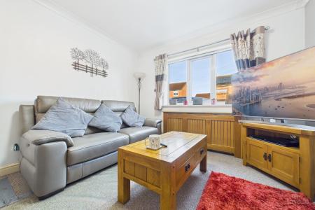 3 bedroom Semi-detached house for sale in Fulford Crescent, New Holland, North Lincolnshire, DN19