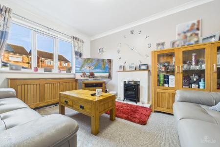 3 bedroom Semi-detached house for sale in Fulford Crescent, New Holland, North Lincolnshire, DN19