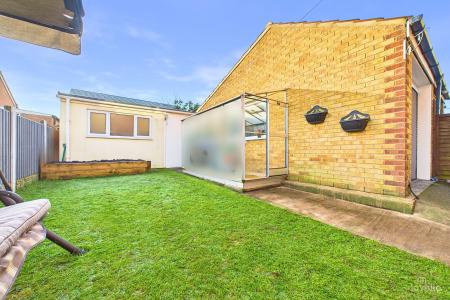 3 bedroom Semi-detached house for sale in Fulford Crescent, New Holland, North Lincolnshire, DN19