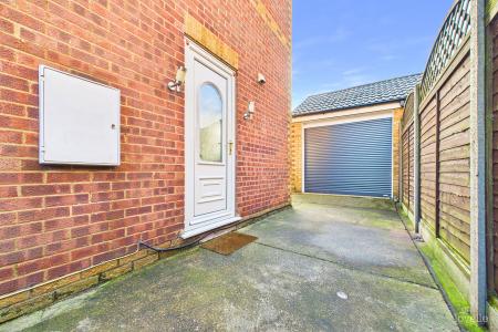 3 bedroom Semi-detached house for sale in Fulford Crescent, New Holland, North Lincolnshire, DN19