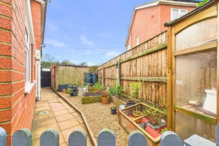 3 bedroom Semi-detached house for sale in Ferry Road, Barrow-upon-Humber, North Lincolnshire, DN19