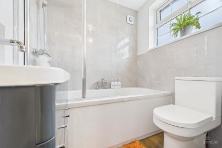 3 bedroom Semi-detached house for sale in Ferry Road, Barrow-upon-Humber, North Lincolnshire, DN19