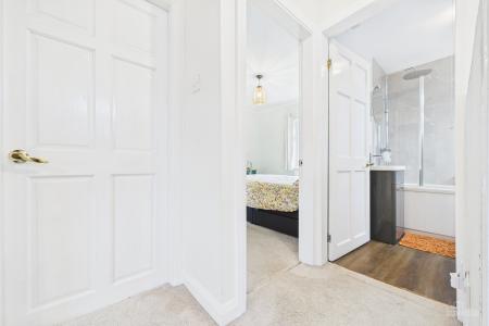 3 bedroom Semi-detached house for sale in Ferry Road, Barrow-upon-Humber, North Lincolnshire, DN19