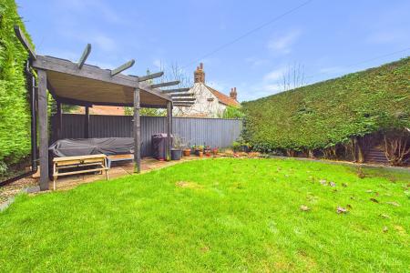 3 bedroom Semi-detached house for sale in Ferry Road, Barrow-upon-Humber, North Lincolnshire, DN19