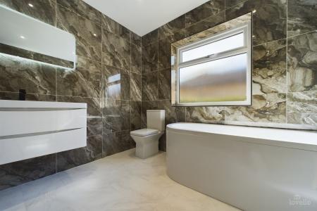 3 bedroom Detached bungalow for sale in Ferry Road, Goxhill, North Lincolnshire, DN19