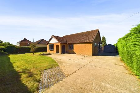 3 bedroom Detached bungalow for sale in Ferry Road, Goxhill, North Lincolnshire, DN19