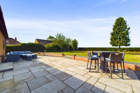 3 bedroom Detached bungalow for sale in Ferry Road, Goxhill, North Lincolnshire, DN19