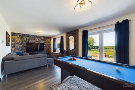 3 bedroom Detached bungalow for sale in Ferry Road, Goxhill, North Lincolnshire, DN19