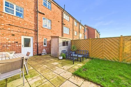 3 bedroom End of terrace house for sale in Mill View, Barton-upon-Humber, North Lincolnshire, DN18