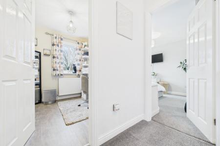 3 bedroom Semi-detached house for sale in Hedgerow Close, Barrow-upon-Humber, North Lincolnshire, DN19